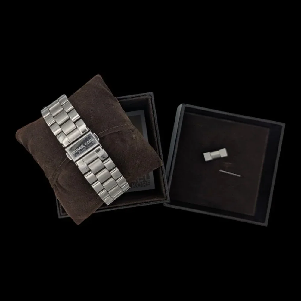 Michael Kors MK5076 Runway Chronograph Silver Ladies Watch - Picture 3 of 5